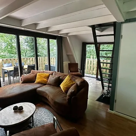 Madam Padam In 杜柏