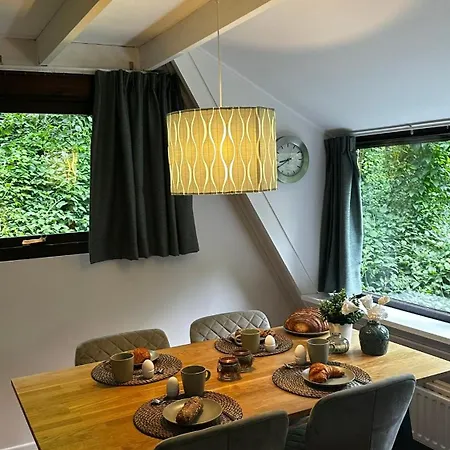 Madam Padam In 木屋 *