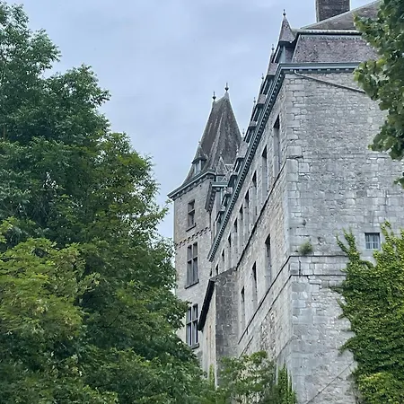 Madam Padam In 木屋