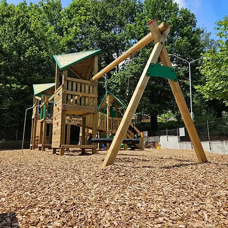 Madam Padam In شاليه *