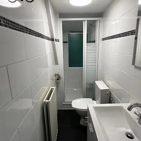 Madam Padam In شاليه دربي