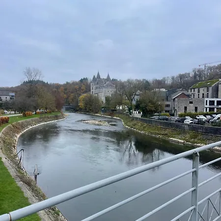 Madam Padam In 木屋