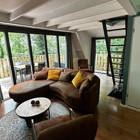 Madam Padam In دربي